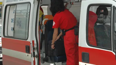 Accident stupid: Ţigla de pe casa vecinului l-a lovit în timp ce se afla în casă, în pat
