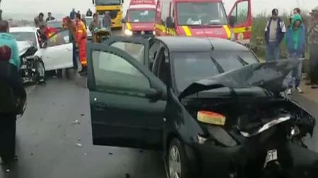Accident în Argeş. Doi oameni au fost răniţi