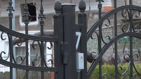 SITUAŢIE INCREDIBILĂ în Piteşti. Două CASE sunt trecute la ACEEAŞI ADRESĂ - VIDEO