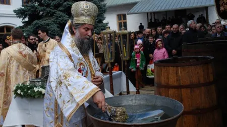 IZVORUL TAMADURII 2016: De ce nu se strică AGHEASMA şi ce puteri miraculoase are