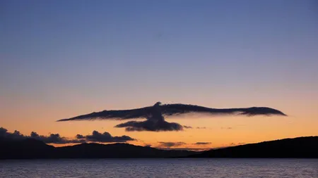 Fotografi AMATORI cu capul în NORI. Forme incredibile, surprinse pe cer din greşeală FOTO