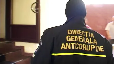 Mai mulţi poliţişti reţinuţi în urma percheziţiilor la suspecţi de corupţie şi furt din Portul Constanţa