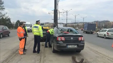 Accident grav în Reşiţa. Un deputat a lovit în plin un stalp de susţinere a firelor de tramvai