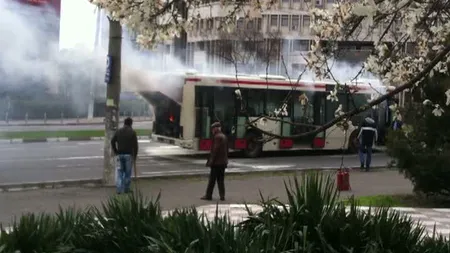 Panică la Galaţi: Autobuz cu 20 de pasageri, în flăcări VIDEO