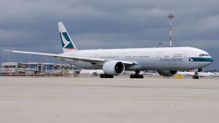 Pilot de avion reţinut de poliţie înainte de a se îmbarca, după ce asupra sa s-au găsit cuţite