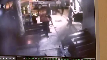 Răzbunare mafiotă în Suceava. Cinci tineri au bătut mai multe persoane şi au provocat distrugeri la un bar