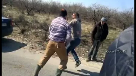 Scene incredibile în Mehedinţi: Viceprimarul comunei Malovăţ şi fratele său s-au bătut cu doi localnici