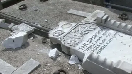 Un tânăr DROGAT a distrus cimitirul din Focşani