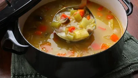 REŢETA ZILEI. Ciorba de legume a mamei Lina