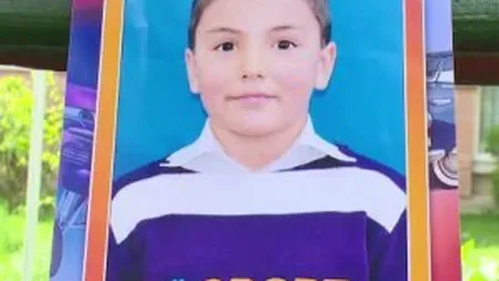 PROTEST în faţa Spitalului din Curtea de Argeş, după moartea unui copil
