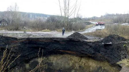 Un CRATER GIGANTIC a apărut într-un sat din Siberia