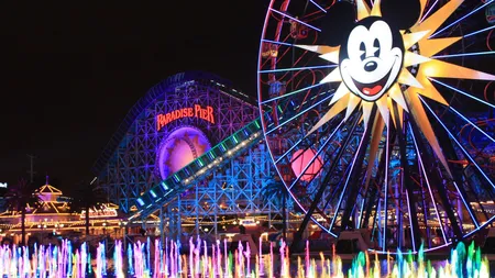 Disneyland organizează paradă nocturnă cu  Mickey Mouse la aniversarea a 60 de ani de existenţă