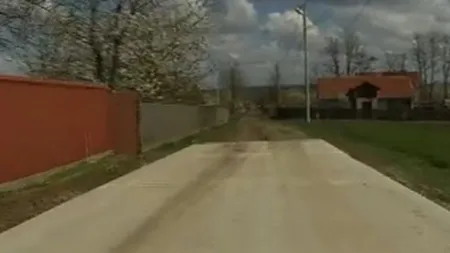 Drum asfaltat doar în faţa casei unui consilier local din Botoşani FOTO