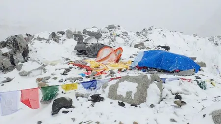 CUTREMUR NEPAL. Tabăra de bază de pe Everest, SEVER AFECTATĂ. Nu se ştie nimic despre doi alpinişti români