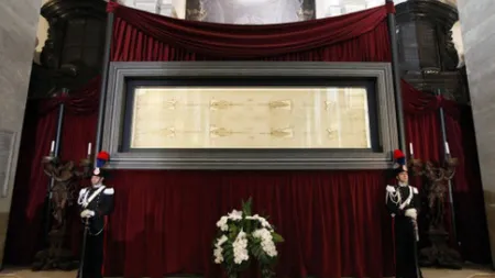 Sfântul Giulgiu este expus, timp de două luni, la Torino