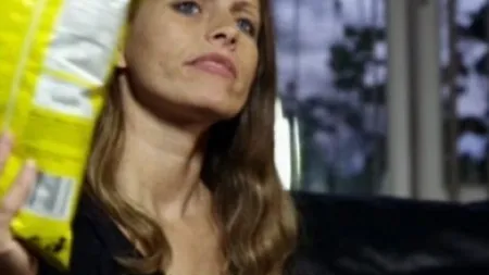 Femeia care trăieşte de zece ani doar cu chipsuri. 
