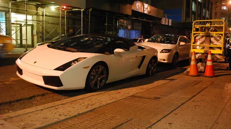 A distrus un Lamborghini într-o clipă. REACŢIA ULUITOARE a şoferului FOTO