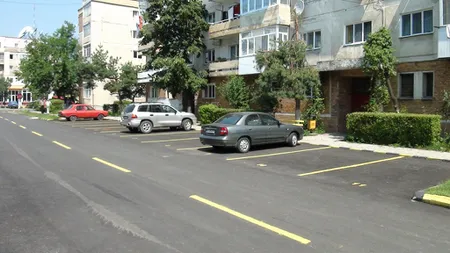 ABERANT. Proprietarii de maşini trebuie să achite retroactiv impozit pe locul de parcare