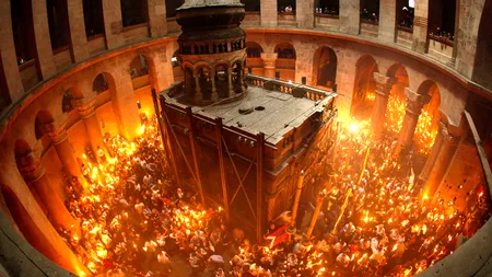 Sfânta Lumină de PAŞTE s-a aprins sâmbătă la Ierusalim