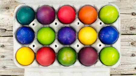 Masa de Paşte: Soluţii naturale şi sănătoase pentru a vopsi ouăle
