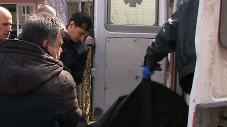 Descoperire macabră în Buzău, unde un bărbat a stat mai multe zile în casă cu cadavrele soţiei şi fiului VIDEO