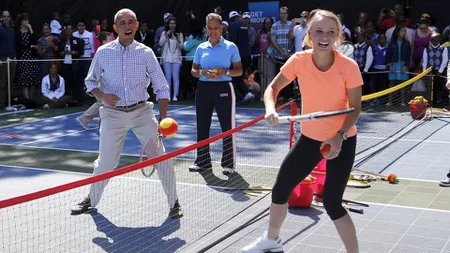 Barack Obama şi Caroline Wozniacki, adversari la Casa Albă. Meci de tenis inedit VIDEO