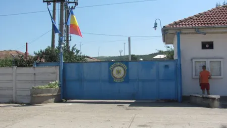 Şeful Penitenciarul Vaslui, care a pozat gol în închisoare, eliberat din funcţie