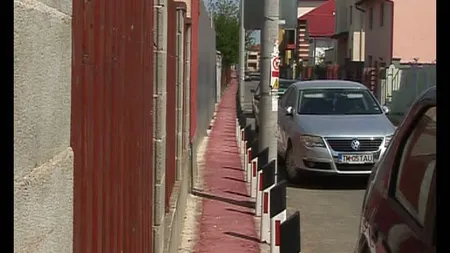 De tot râsul: Primăria din Timişoara a construit cea mai îngustă pistă pentru biciclişti VIDEO