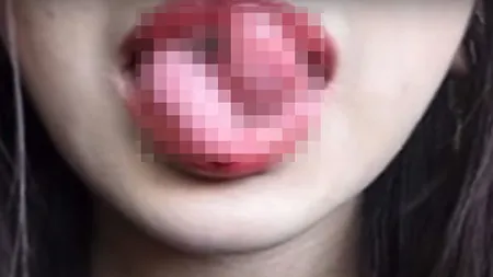 Dezgustător şi uimitor în acelaşi timp. Ce poate să facă ea cu limba, nu face nimeni VIDEO