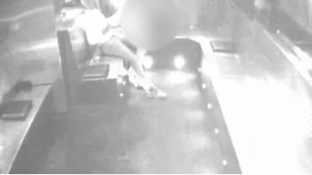 Politician, filmat în ipostaze fierbinţi cu o dansatoare într-un club de striptease
