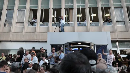 Parlamentul grec votează restabilirea radioteleviziunii publice ERT