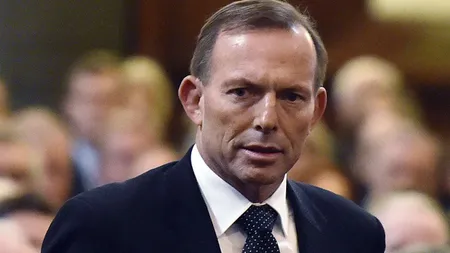 Premierul australian a băut o bere pe nerăsuflate, în 6 secunde. Gestul său a stârnit un scandal imens VIDEO