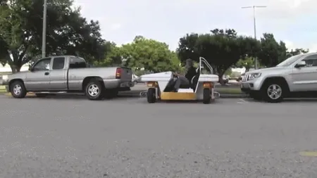 NASA a testat un vehicul revoluţionar. Se parchează lateral şi se învârte pe loc
