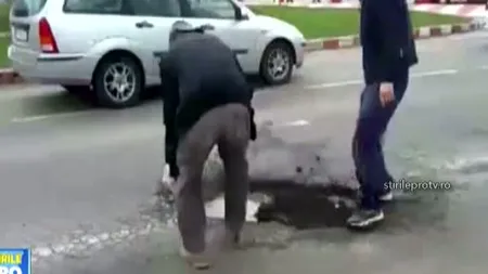 Groapă de aproape doi metri, pe DN 1A, 
