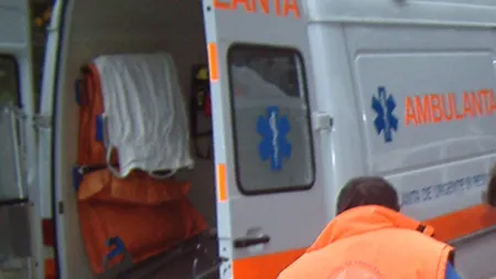 INCIDENT GRAV la Sibiu: Patru tineri au fost bătuţi şi înjunghiaţi de doi bărbaţi beţi, pe un drum de ţară