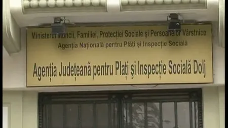 Bogaţii, la mila statului. Cum trăiesc din ajutor social 200 de doljeni care au conturi grase la bancă