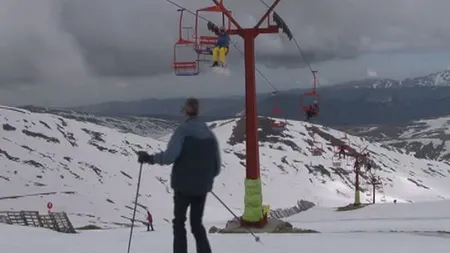Vacanţă pe schiuri şi în luna mai pe Valea Prahovei.Iubitorii sporturilor de iarnă se mai pot bucura de zăpadă