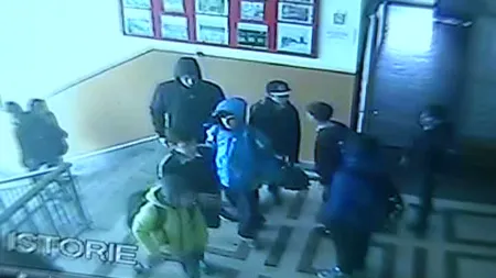 RESTRICŢII într-o şcoală din Sibiu după ce un elev a fost BĂTUT cu sălbăticie în toaleta şcolii VIDEO