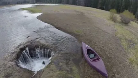 Ciudăţeniile Terrei. Un lac se 