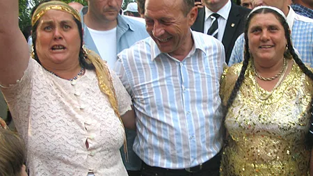 Vrăjitoarele îşi fac reclamă cu politicienii: Băsescu va ajunge la puşcărie, iar moşia de la Nana, CONFISCATĂ