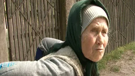 Bătrâna TERORISTĂ din Oltenia îşi bagă vecinii în sperieţi şi fără puşcă VIDEO