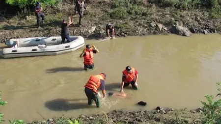 Cadavrul unui tânăr, găsit într-un pârâu din Prahova