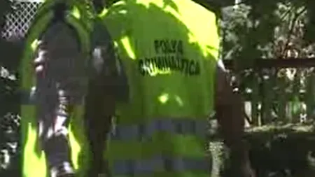 Cadavru descoperit în curtea unui sinucigaş. Poliţiştii cred că bărbatul a mai ucis doi vecini