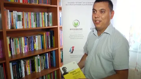 Biblioteca din mijlocul sufrageriei. Ideea inedită a unui tânăr din Prahova VIDEO