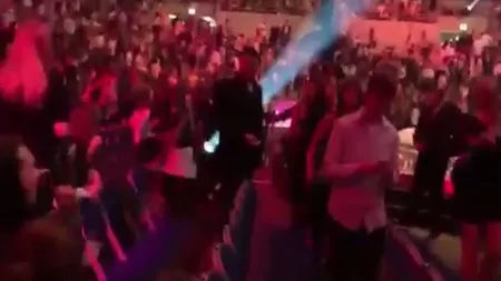 Panică la un concurs de FRUMUSEŢE, după o ameninţare cu BOMBĂ. 10.000 de oameni au fost evacuaţi VIDEO