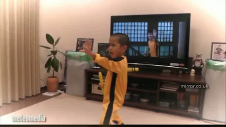 Maestru Kung-fu la CINCI ANI. Un copil îl imită perfect pe Bruce Lee VIDEO