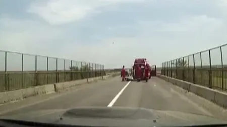 Un bărbat beat mort a confundat patul cu mijlocul şoselei VIDEO