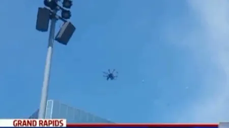 A plouat cu bani, în mijlocul zilei, în Michigan VIDEO
