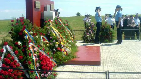 Victimele tragediei de la Mihăileşti, comemorate de pompierii militari