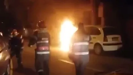 PANICĂ în Constanţa. O maşină a luat FOC în mers VIDEO